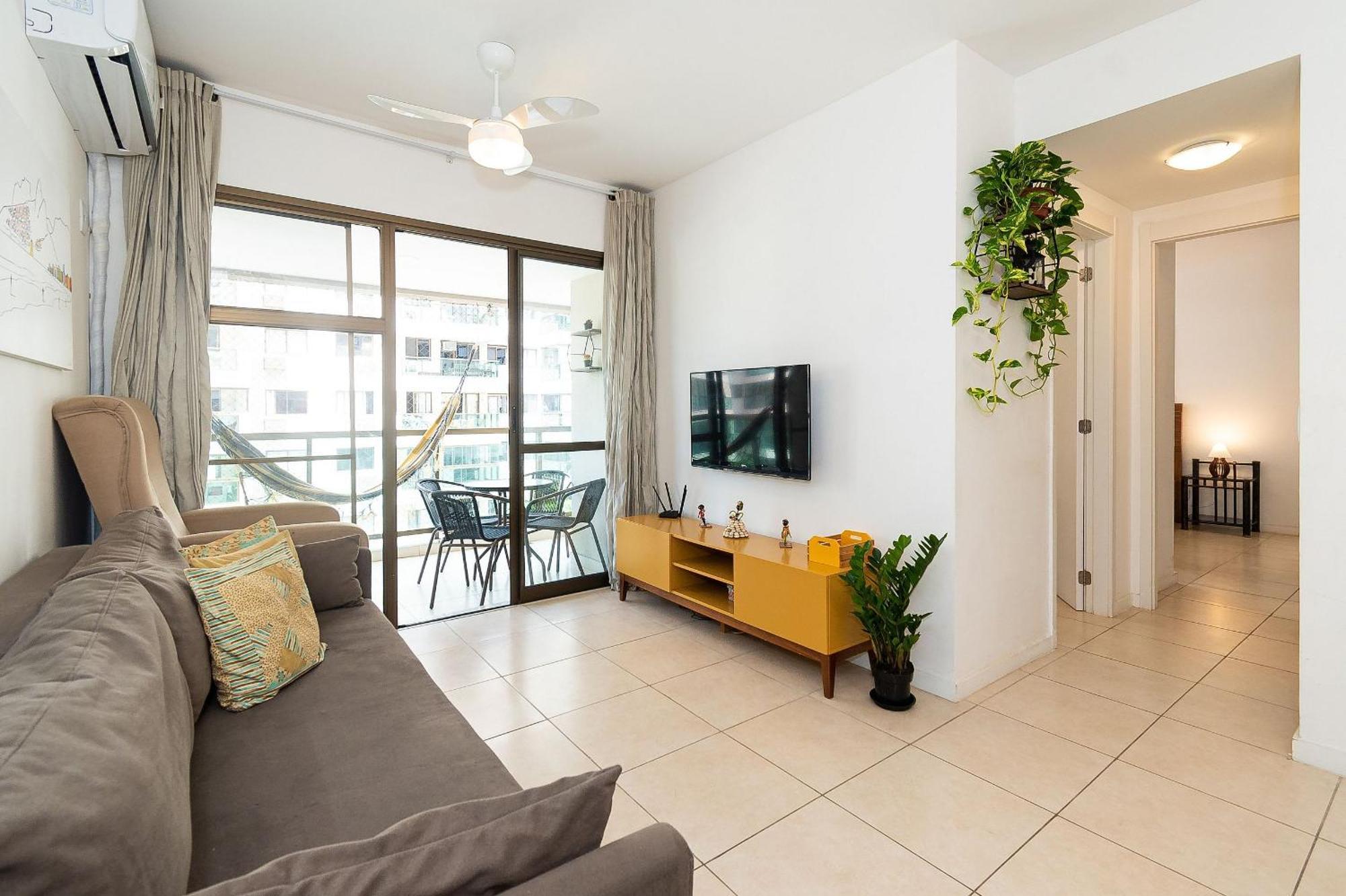 Apartamento 2 Qto E Varanda Em Completo