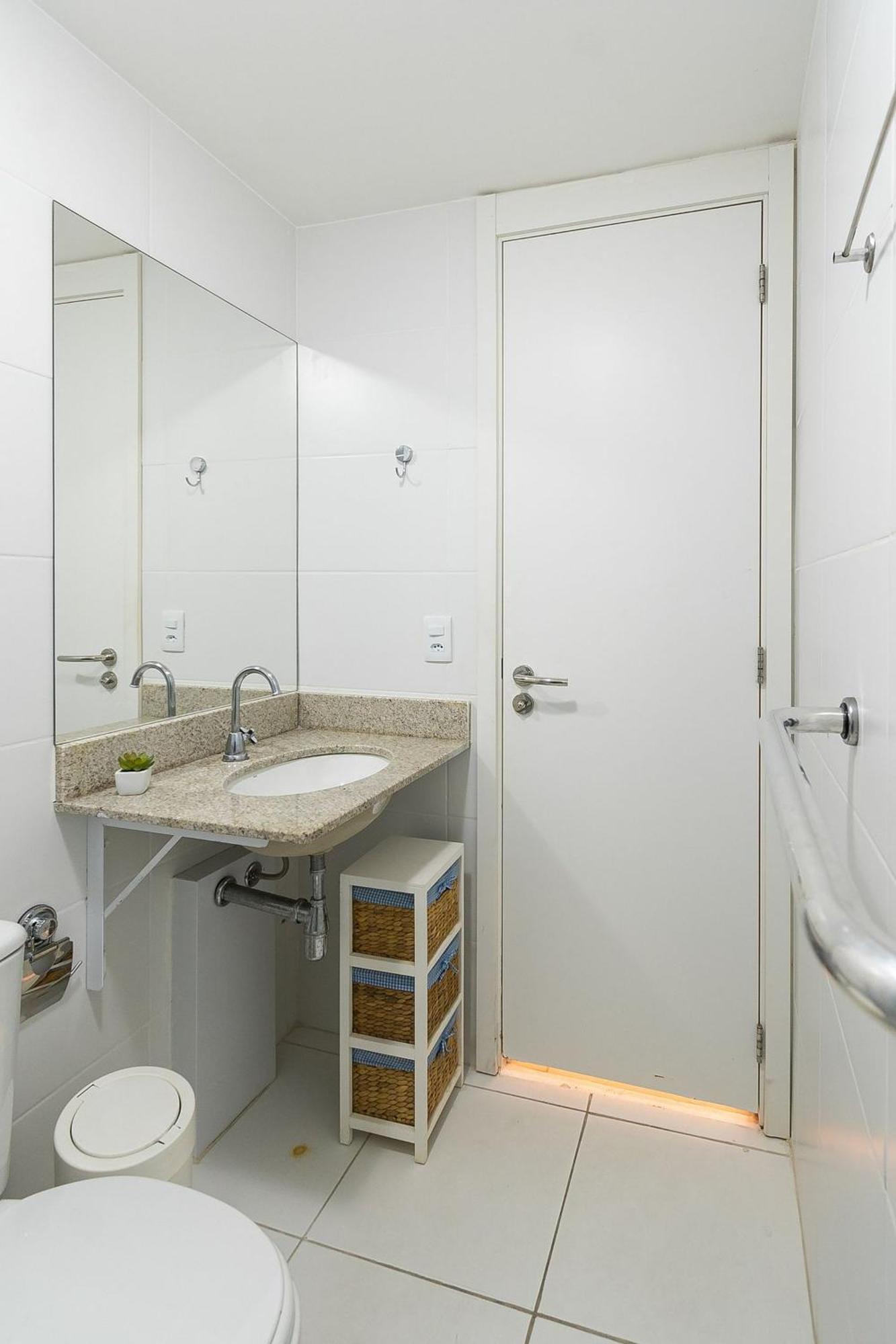 Apartamento 2 Qto E Varanda Em Completo *