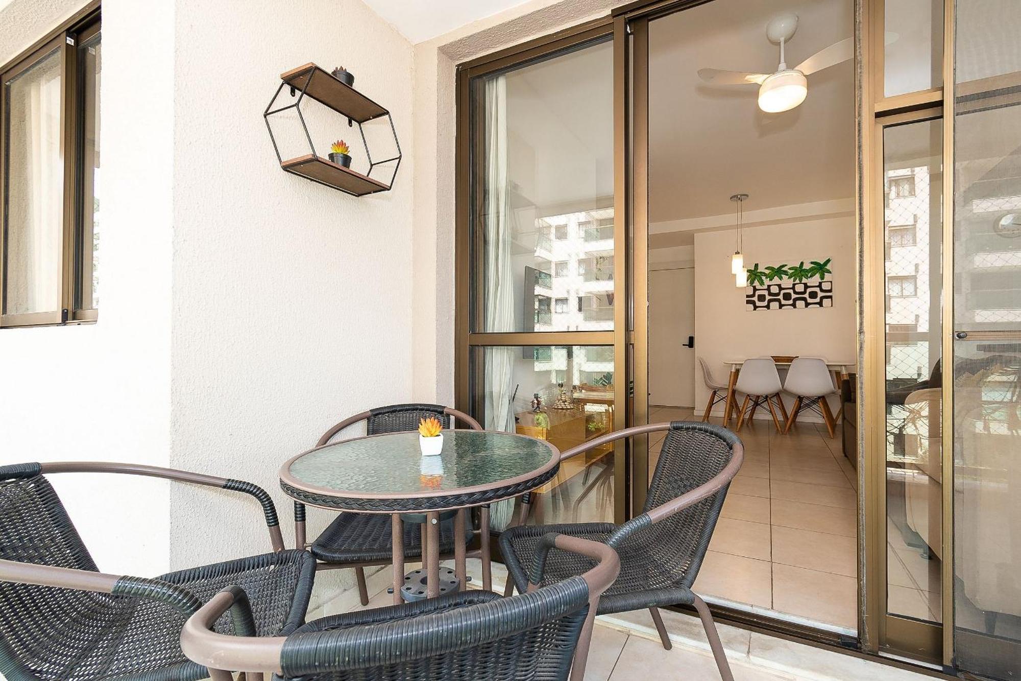 Apartamento 2 Qto E Varanda Em Completo Rio de Janeiro