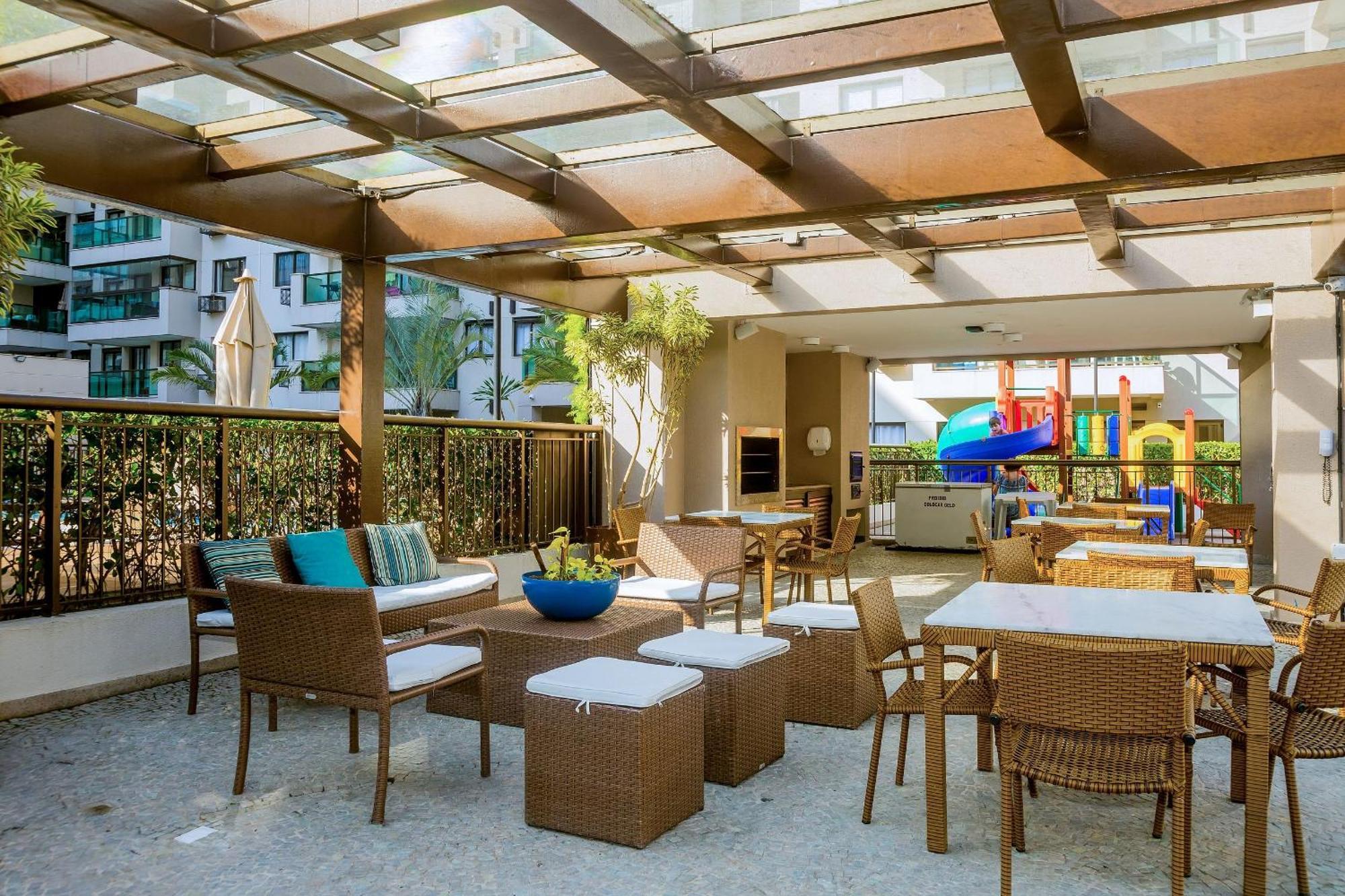 Apartamento 2 Qto E Varanda Em Completo Rio de Janeiro