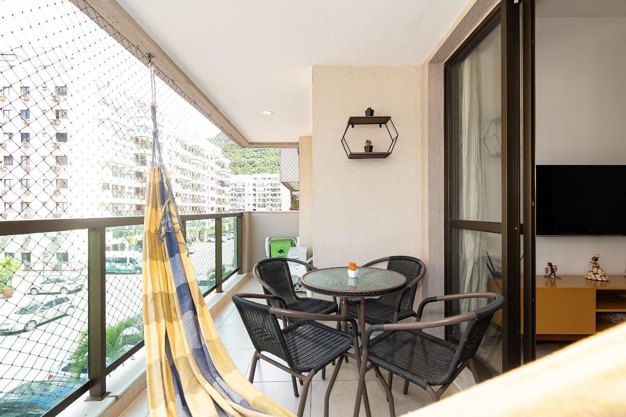 Apartamento 2 Qto E Varanda Em Completo Rio de Janeiro